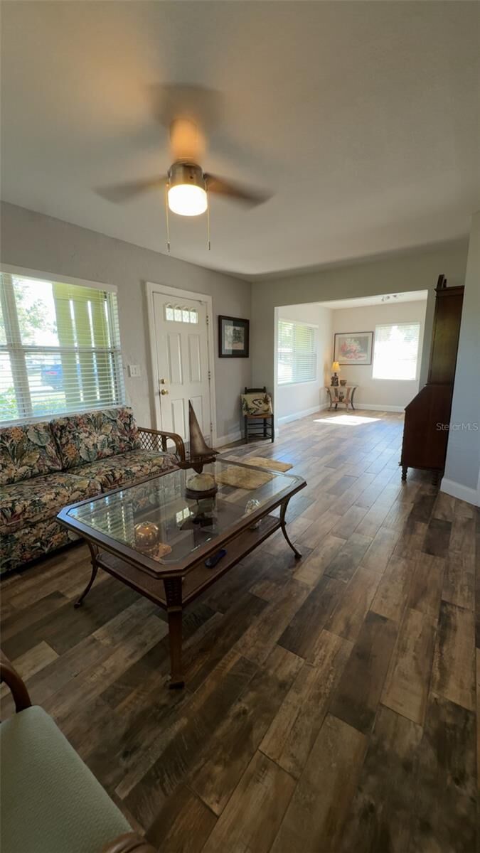 Property Photo: 433 South Drive FL 33950