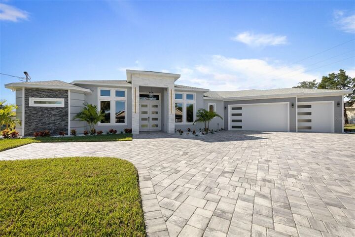 Property Photo: 10 Colorado Drive FL 32137