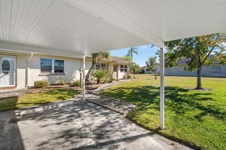 Property Photo: 2205 Grenadier Drive FL 33573