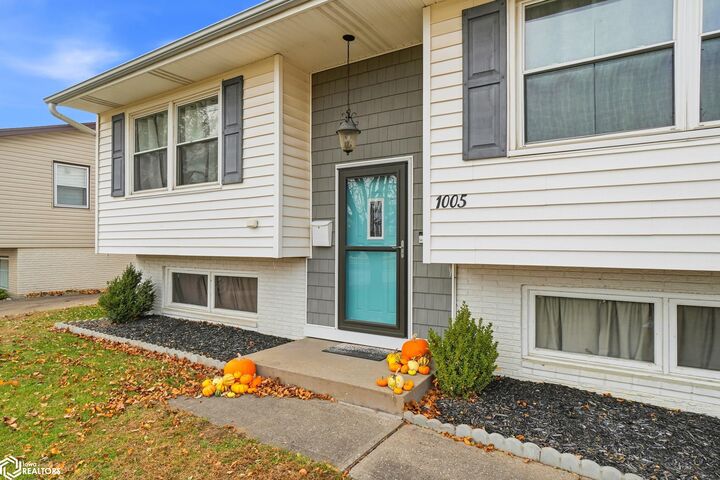 Property Photo:  1005 34th Street  IA 52627 