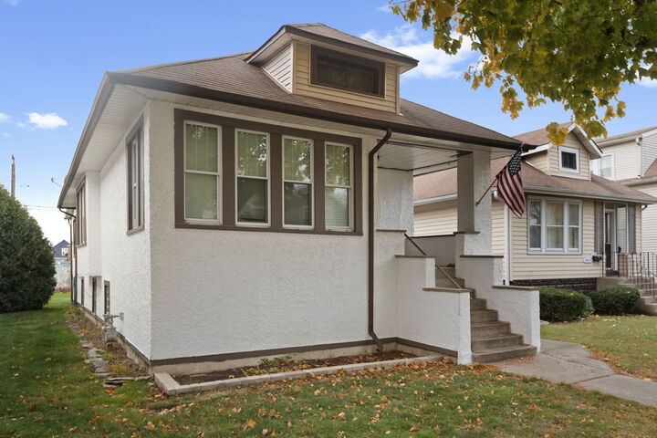 Property Photo: 4040 N Meade Avenue IL 60634