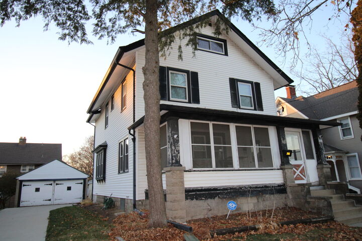 Property Photo:  208 Summit Street  IL 61107 