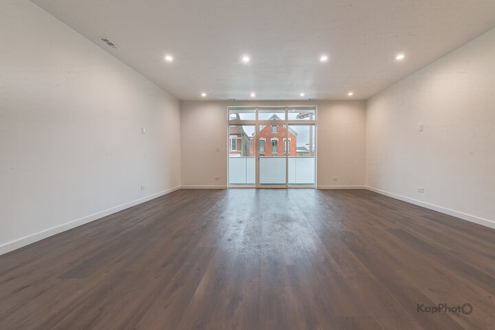 Property Photo:  1921 S Jefferson Street 1  IL 60616 