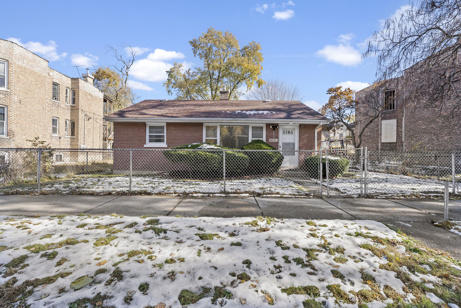 Property Photo:  6813 S Champlain Avenue  IL 60637 