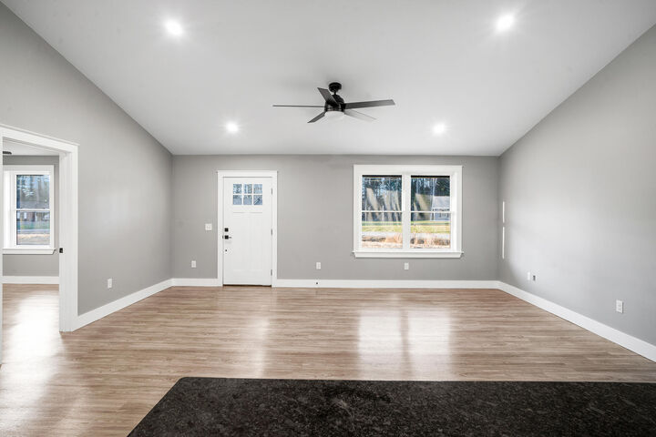 Property Photo:  8 Bartlett Cove  ME 04474 