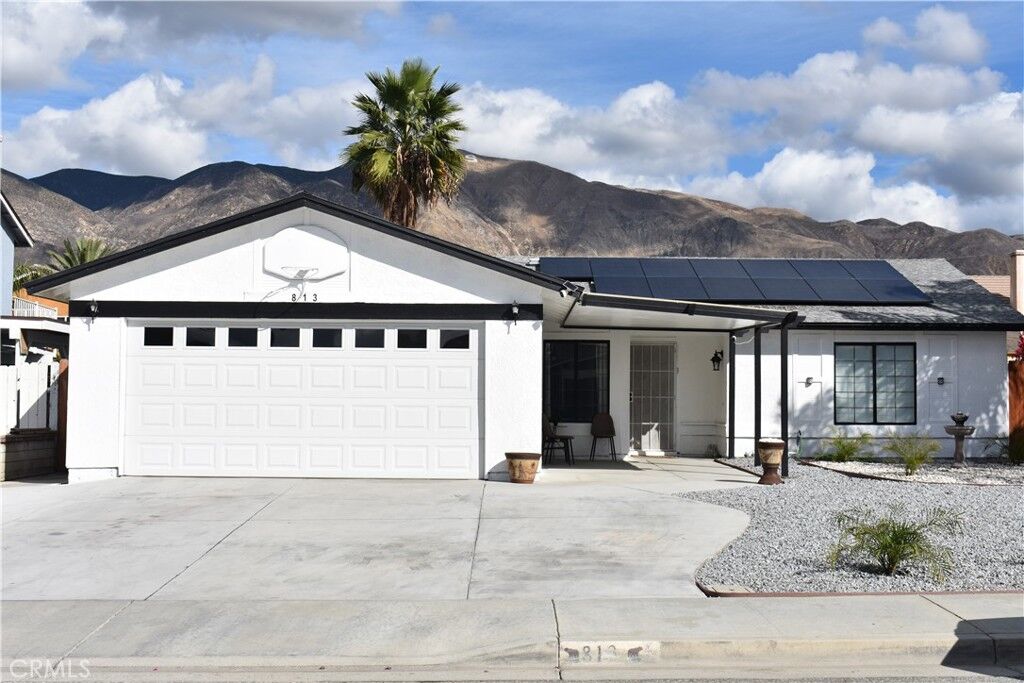 Property Photo:  813 Yorkshire Lane  CA 92583 