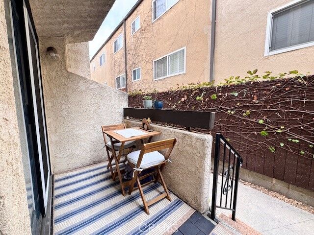 Property Photo:  543 W Stocker 5  CA 91202 