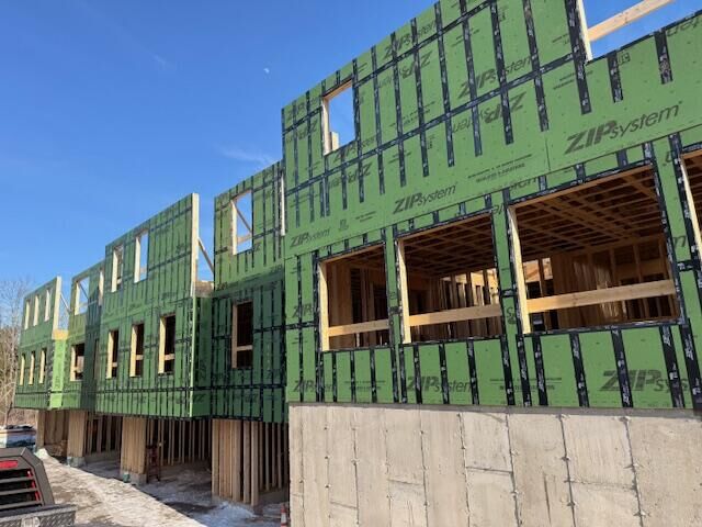 Property Photo:  294 York Street 2  ME 03909 