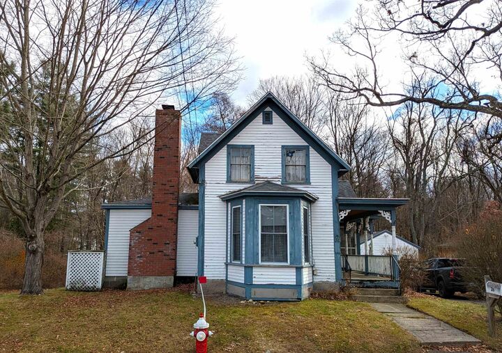 Property Photo: 26 Oak Street NH 03055