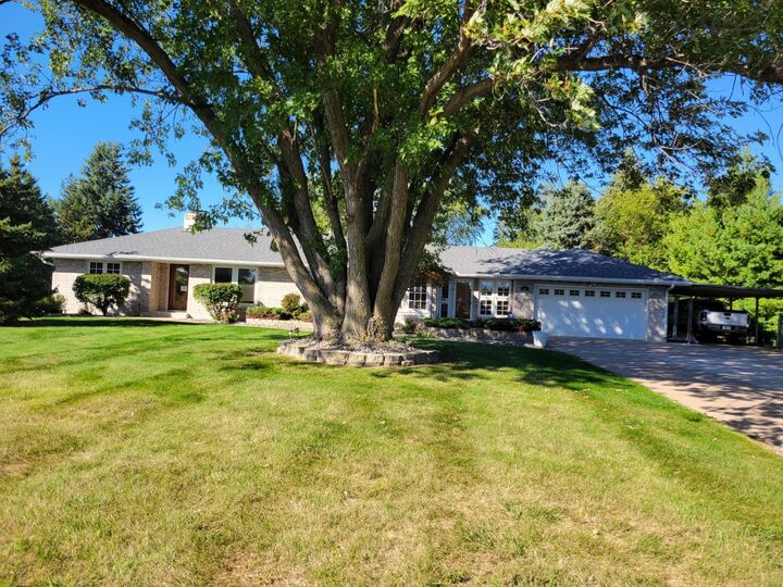 Property Photo:  601 Viking Drive E  MN 55117 