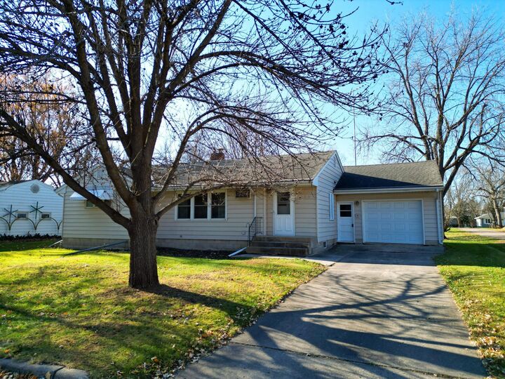 Property Photo:  530 3rd Street E  MN 55342 