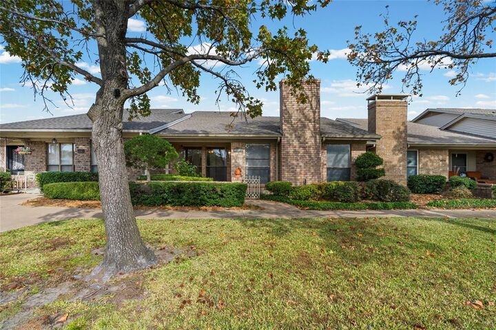 Property Photo: 2618 Woodrow Boulevard TX 75402