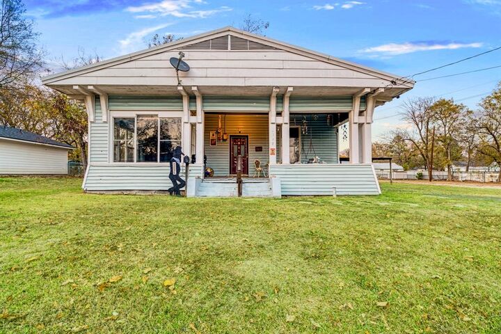 1347 E Houston Street  Paris TX 75460 photo