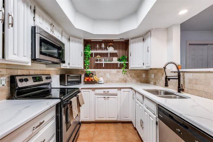 Property Photo: 3314 Douglas Avenue 104 TX 75219