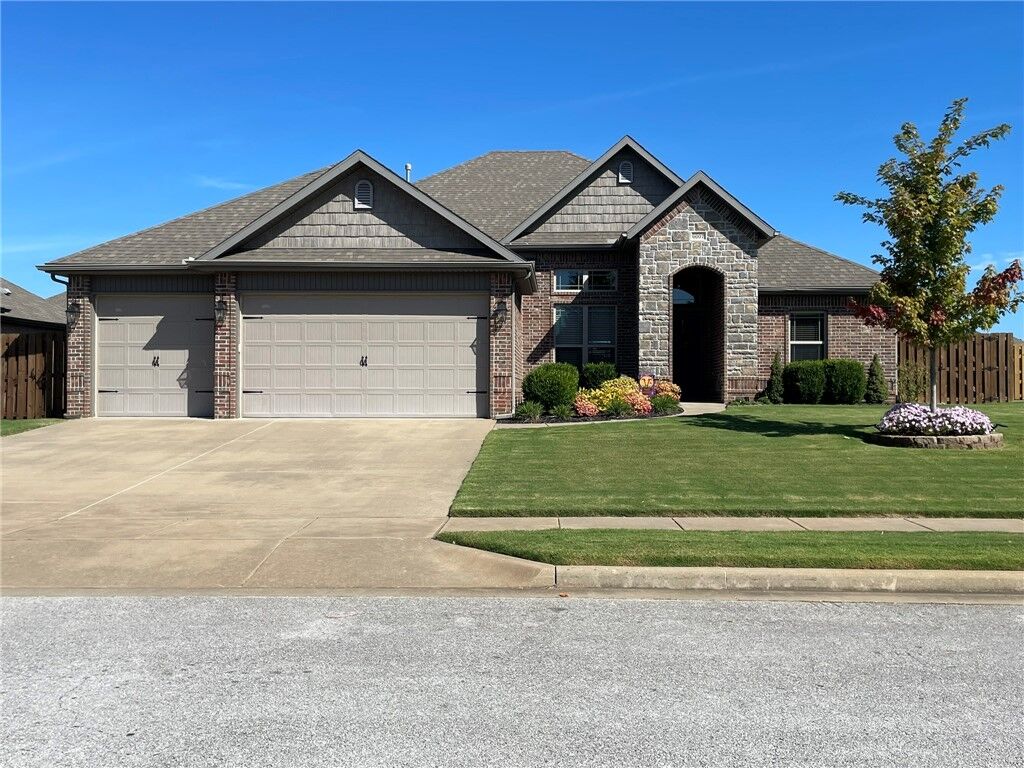 Property Photo: 6007 W Woodbine Drive AR 72758