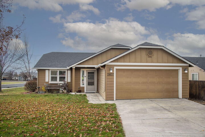 Property Photo: 2607 NE 5th Street OR 97756