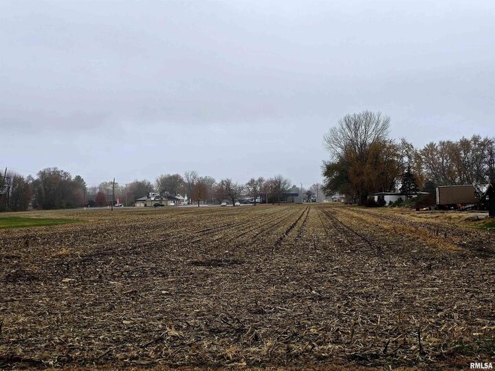 Property Photo: 1600 E Walnut Street IL 61520