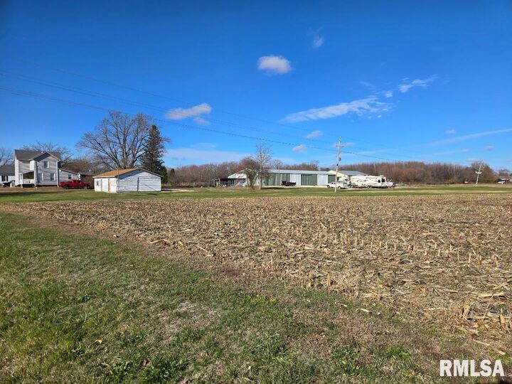 Property Photo: 1600 E Walnut Street IL 61520