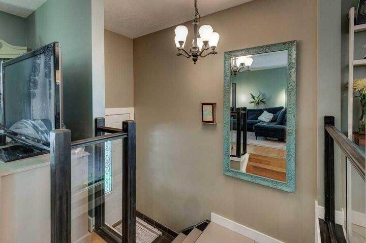 Photo de la propriété:  39 Shawglen Place SW  AB T2Y 1X9 