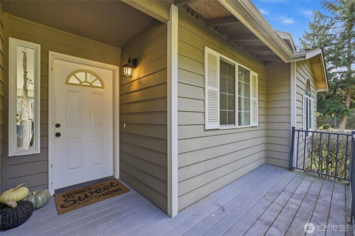 Property Photo: 2943 SE Camano Drive WA 98282