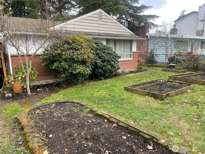 Property Photo:  3701 SW 105th Street  WA 98146 