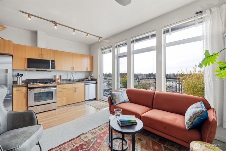 Property Photo:  15100  6th Avenue SW 723  WA 98166 