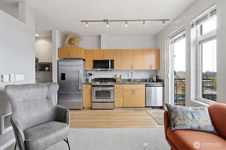 Property Photo:  15100  6th Avenue SW 723  WA 98166 