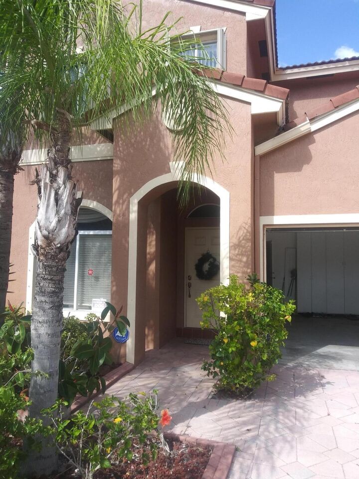 Property Photo:  4015 Banyan Trails Drive  FL 33073 