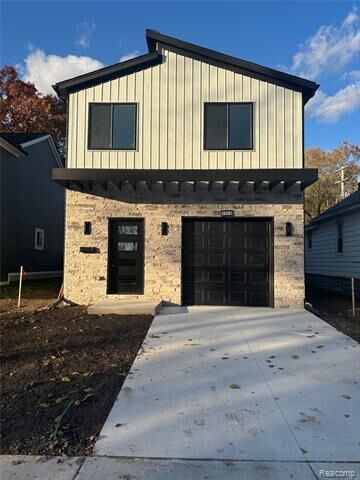 Property Photo:  1019 E George Avenue  MI 48030 