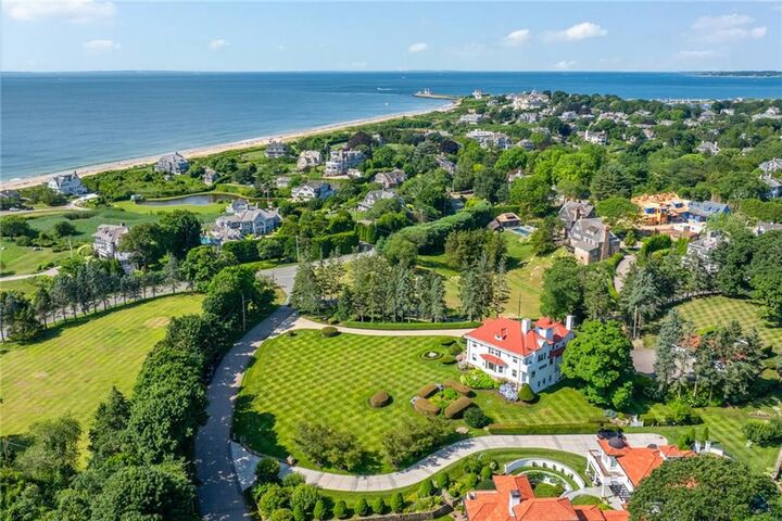 Property Photo: 4 Yosemite Valley Rd Road RI 02891