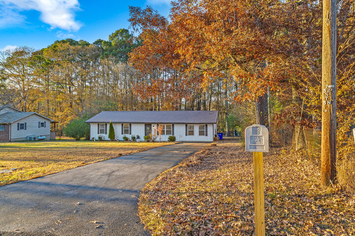 Property Photo:  720 Millbrook Circle SE  TN 37323 