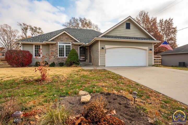 1022 SW Morna Dr  Topeka KS 66604 photo