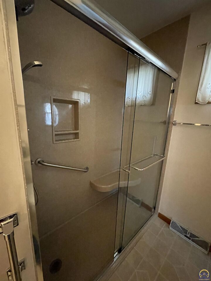 Property Photo:  2924 SW Medford Ave  KS 66611 