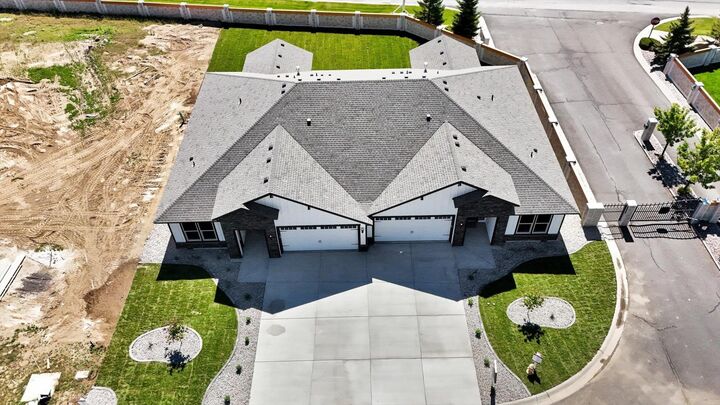 Property Photo: 1109 - Unit 30 N Country Club Dr 30 WA 99006