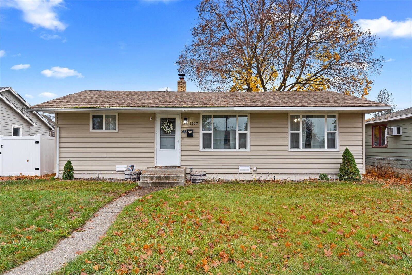 Property Photo: 1327 W Joseph Ave WA 99205