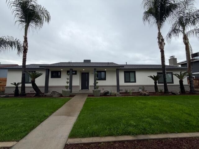 Property Photo: 1707 W Whitendale Avenue CA 93277