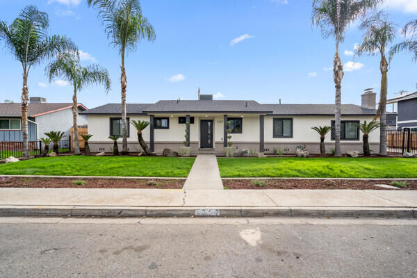 Property Photo:  1707 W Whitendale Avenue  CA 93277 