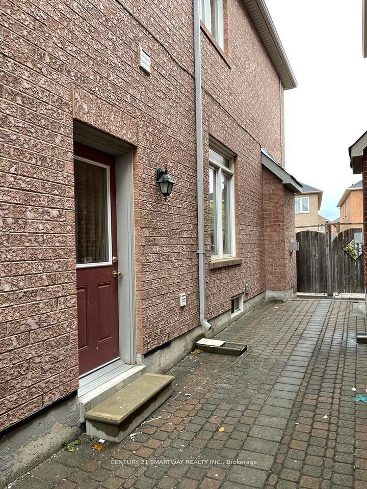 Photo de la propriété: 3224 Tacc Drive Bsmnt ON L5M 0H3