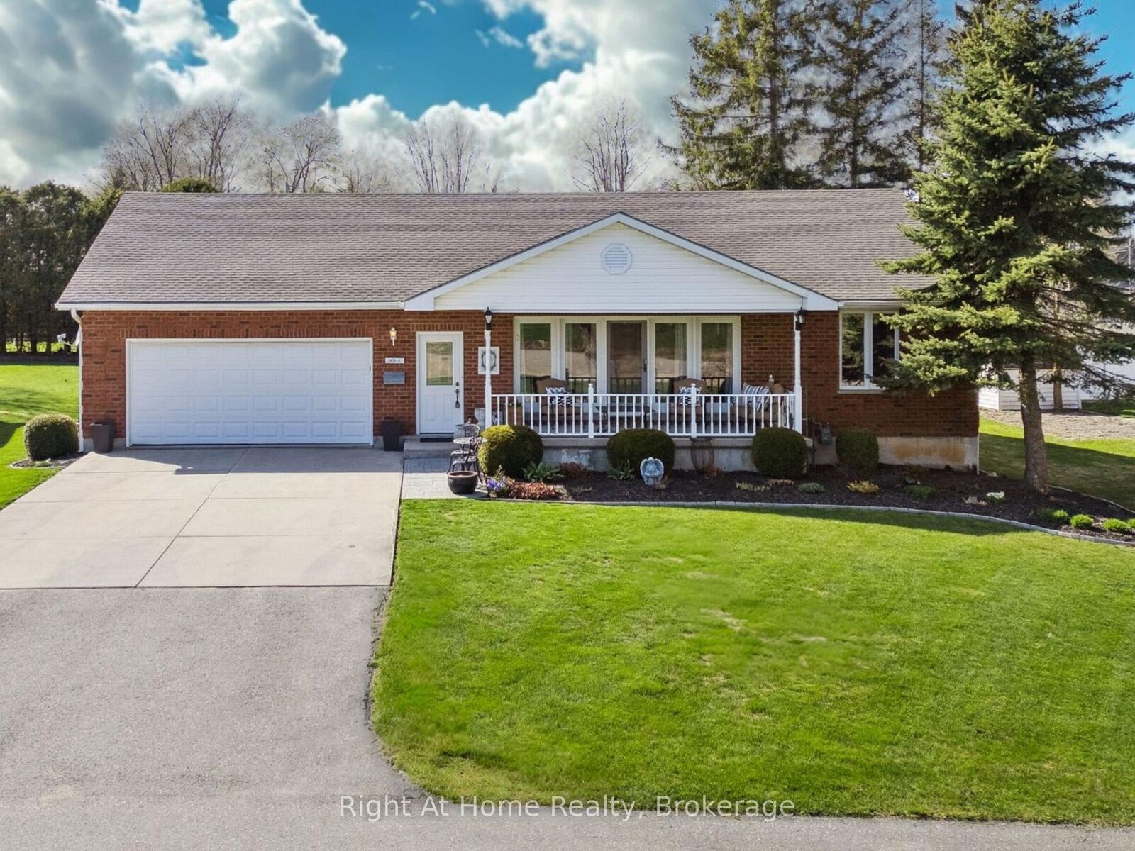 Property Photo:  664 Maple Street  ON N0G 1H0 