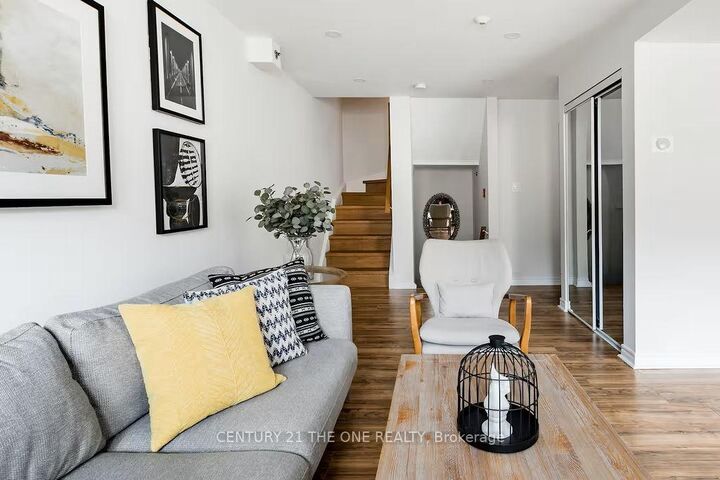 Property Photo:  75 Weldrick Road E 721  ON L4C 0H9 