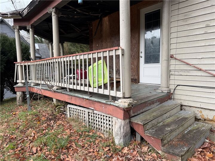 Property Photo:  20 Main St  PA 16373 