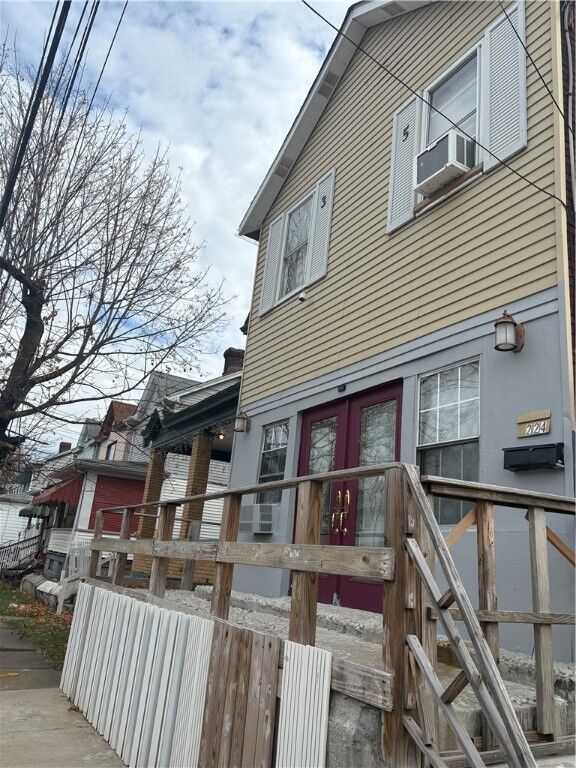 Property Photo:  224 E 18th Ave  PA 15120 