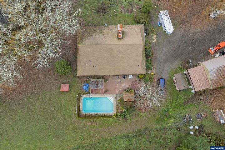 Property Photo: 9740 Upper Olalla Rd OR 97496