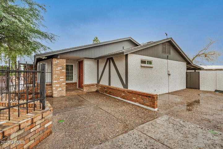 Property Photo:  3009 N Pleasant Drive  AZ 85225 