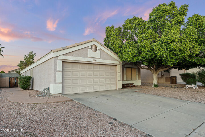 Property Photo:  1428 W Mesquite Avenue  AZ 85120 