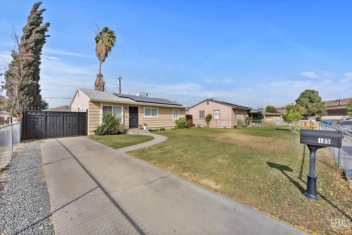 Property Photo:  105 Jones Street  CA 93309 