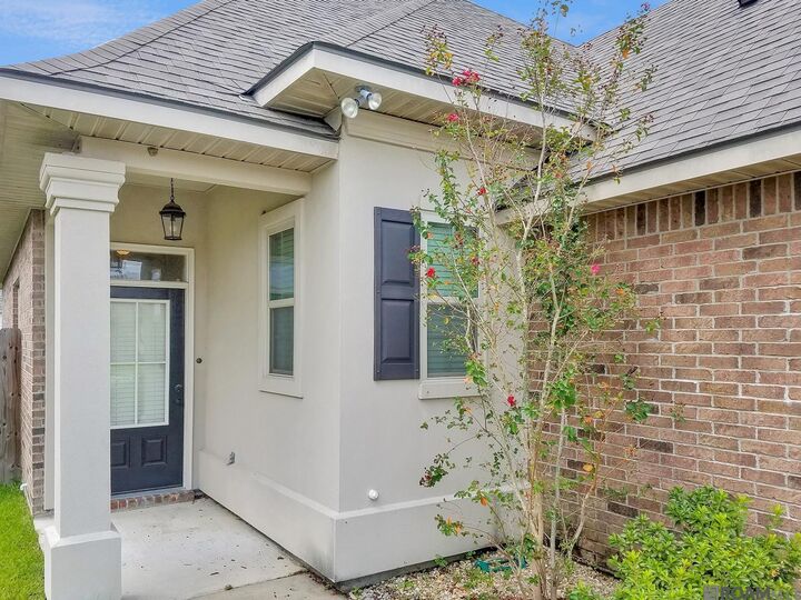 Property Photo: 649 Greenwich Dr LA 70820