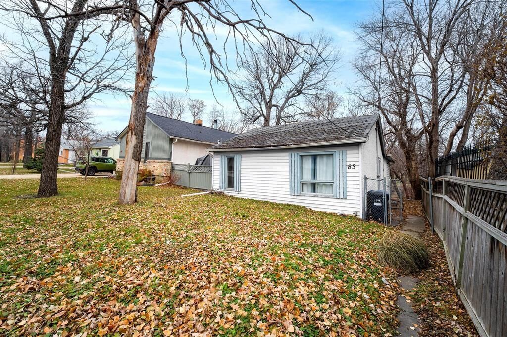 Property Photo: 83 Clayton Drive MB R2M 1G1