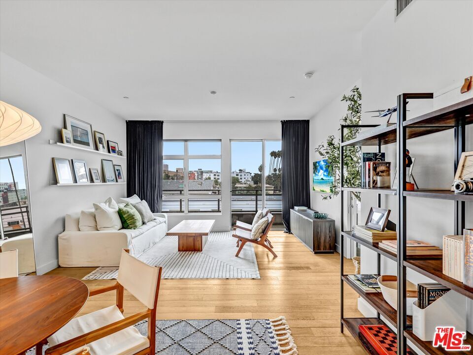 Property Photo:  6001 Carlton Way  CA 90028 