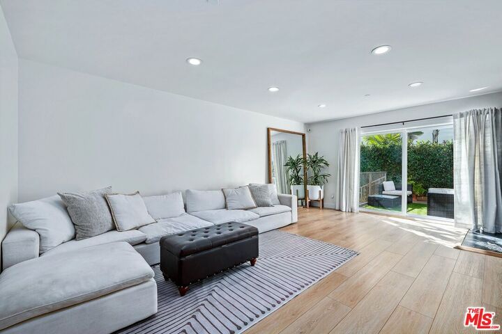 Property Photo:  123 S Clark Dr  CA 90048 